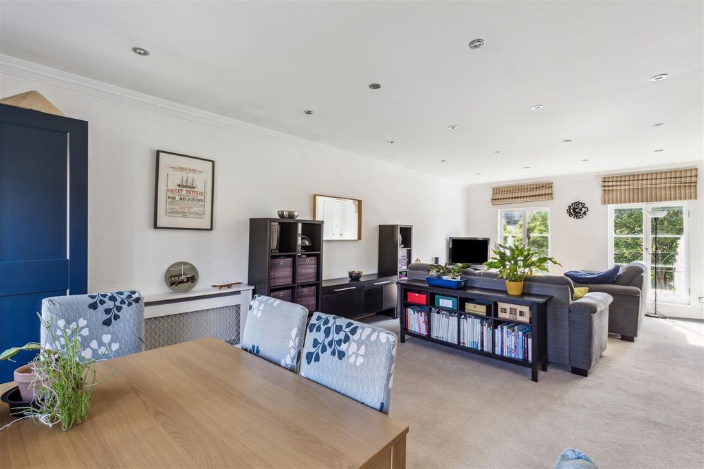 Property photo 2 of 16 Oakbrook, W6 - For Sale
