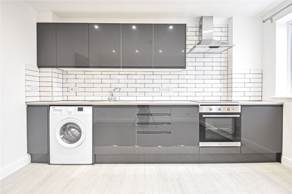 Property photo 2 of 8 Picture No. 20