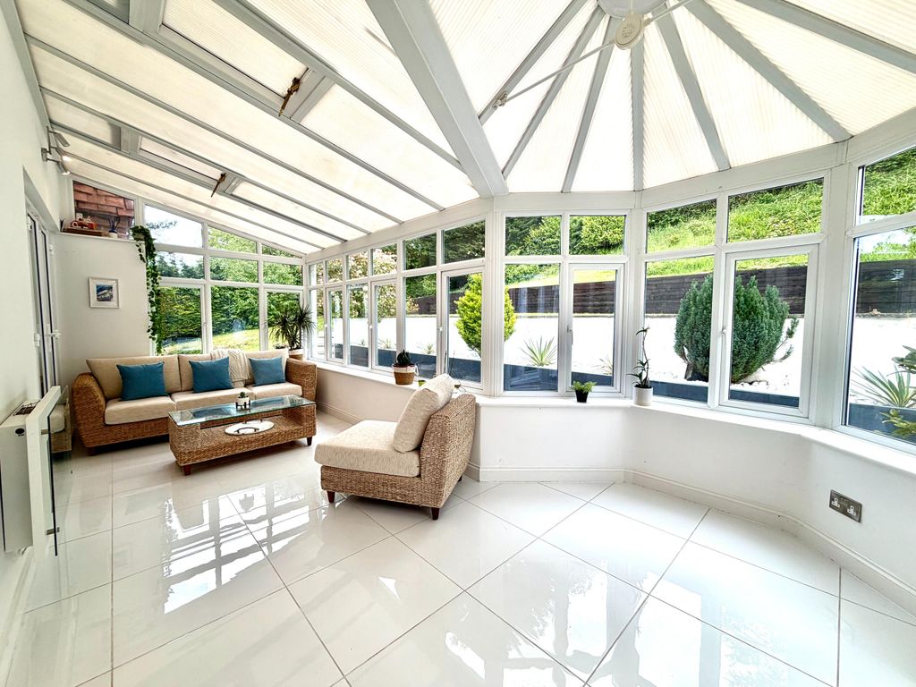 Property photo 3 of 18 Conservatory