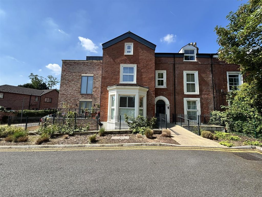 Property photo 1 of 16 External
