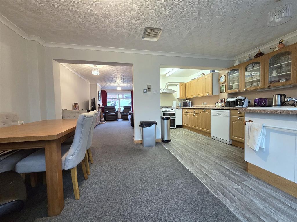 Property photo 2 of 18 Kitchen Diner