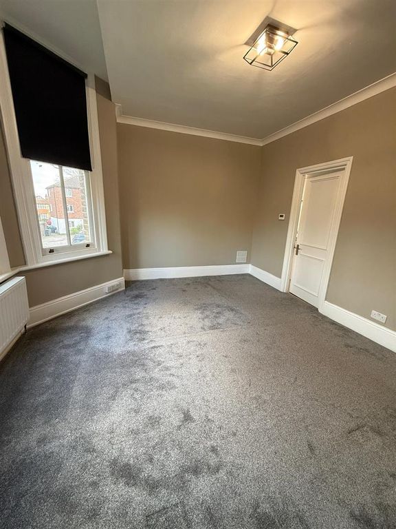 Property photo 3 of 7 Kt Surbiton V.Jpeg