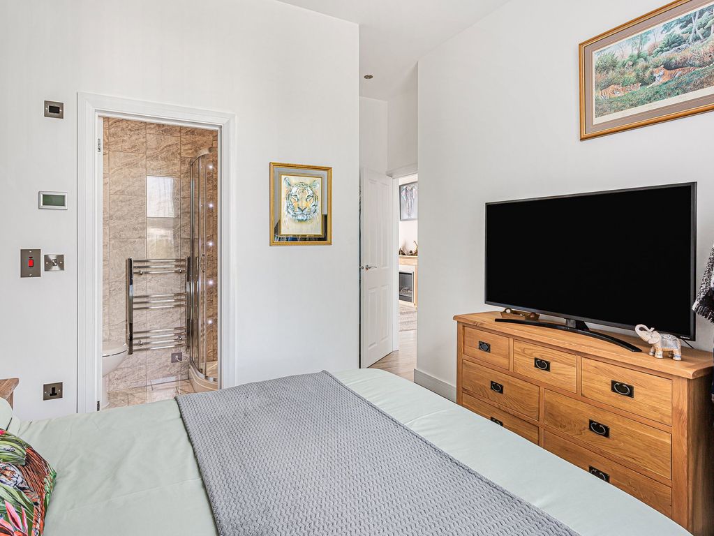 Additional image 7 of 2 bed flat for saleVictoria Road, Barnstaple EX32