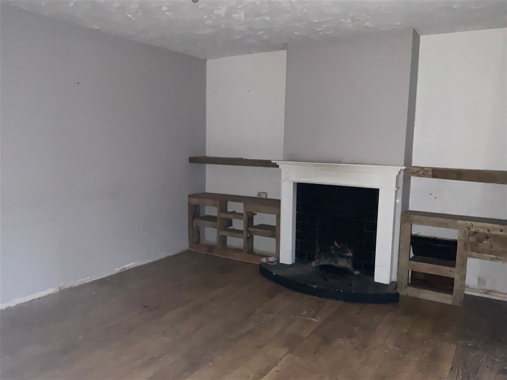 Property photo 3 of 6 Lounge