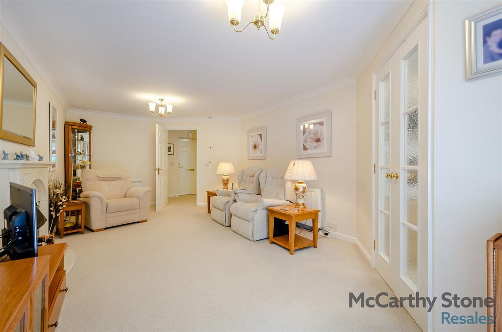 Property photo 3 of 23 8699599-Interior11.Jpg