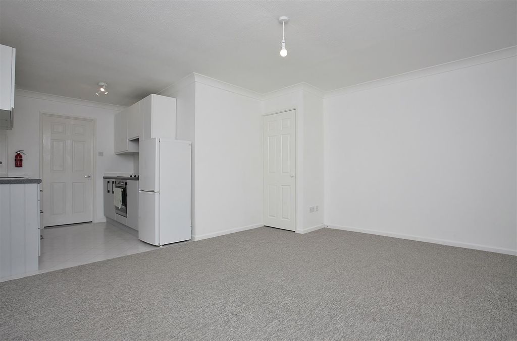 Property photo 3 of 10 Lounge Diff Angle.Jpg