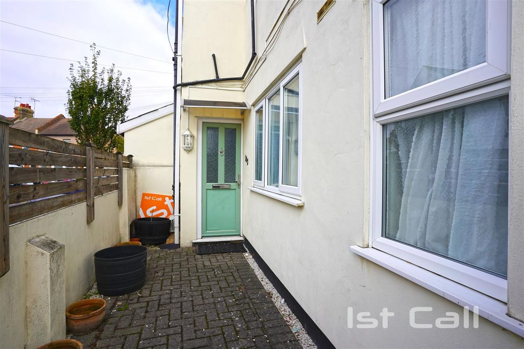 Property photo 2 of 10 Accommodation Comprising