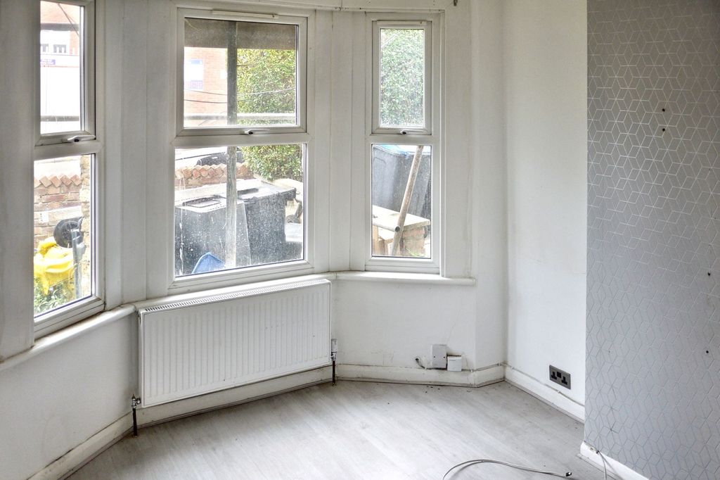 Property photo 2 of 19 188 Holmesdale Road, South Norwood, London Se25 6Pt