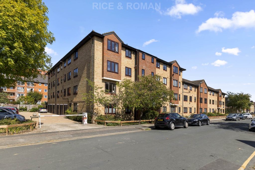 Property photo 1 of 9