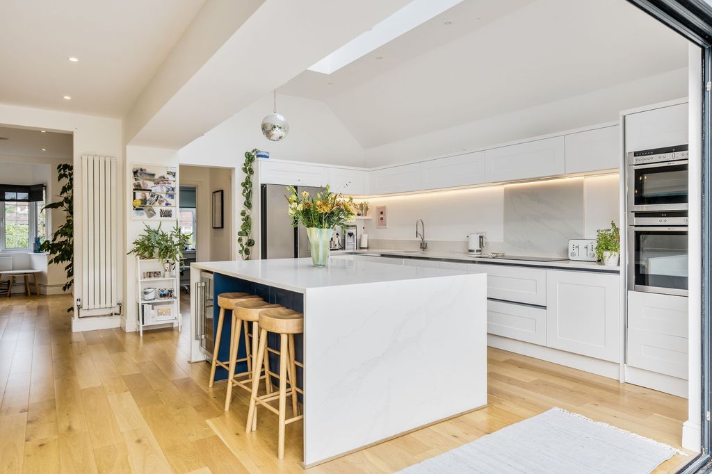 Property photo 3 of 24