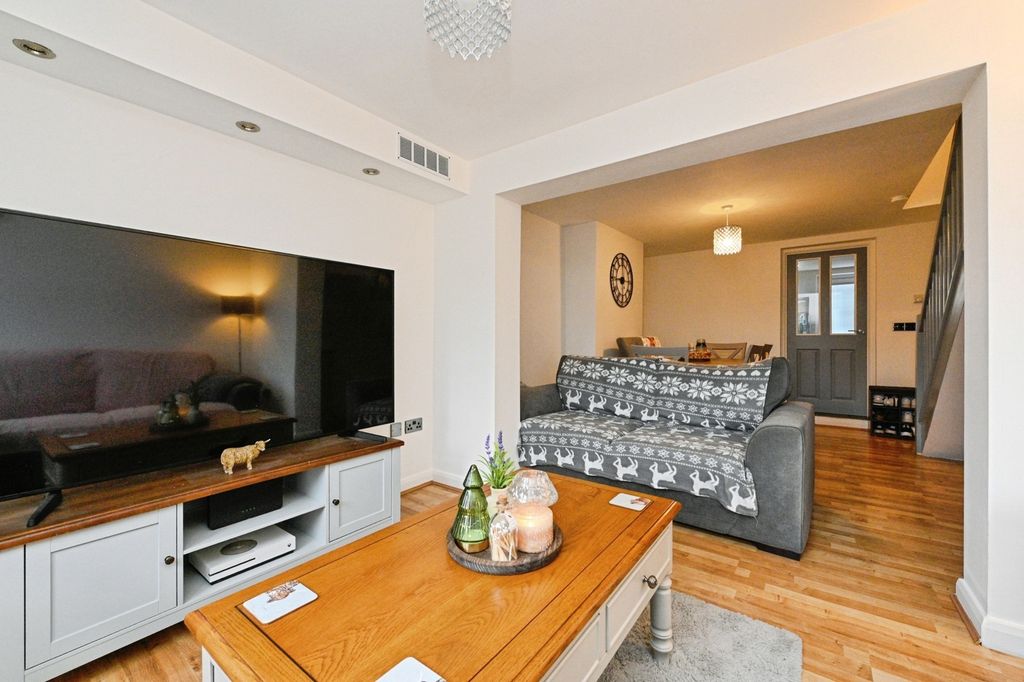 Property photo 3 of 12 Pbox-Img.Jpg