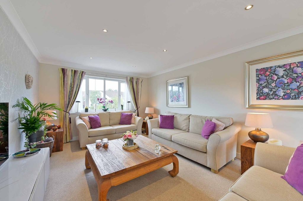 Property photo 3 of 19 Siting Room