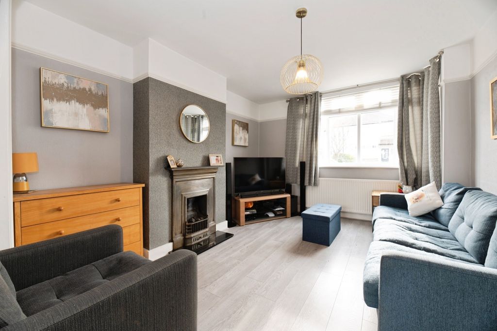 Property photo 3 of 17 Pbox-Img.Jpg