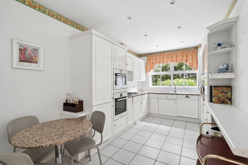 Property photo 3 of 16