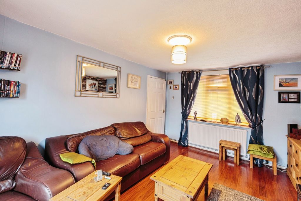 Property photo 3 of 17 Photo