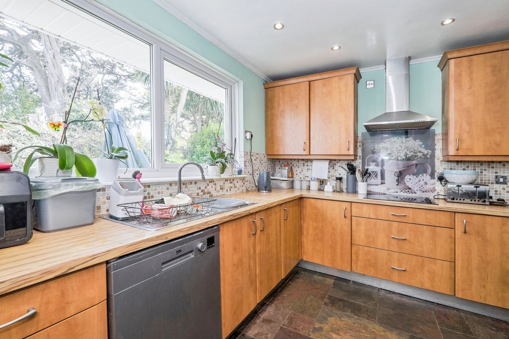 Property photo 2 of 16 Photo