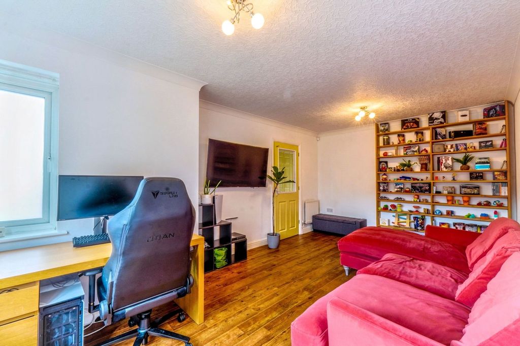 Property photo 2 of 18