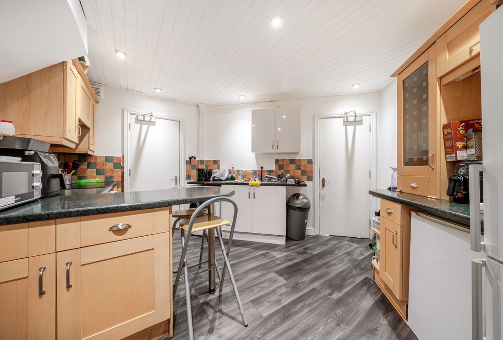 Property photo 3 of 11 1369307-7-6908c65...