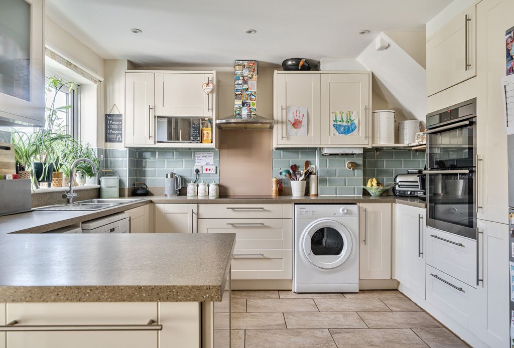 Property photo 2 of 14 1400730-15-69677F...