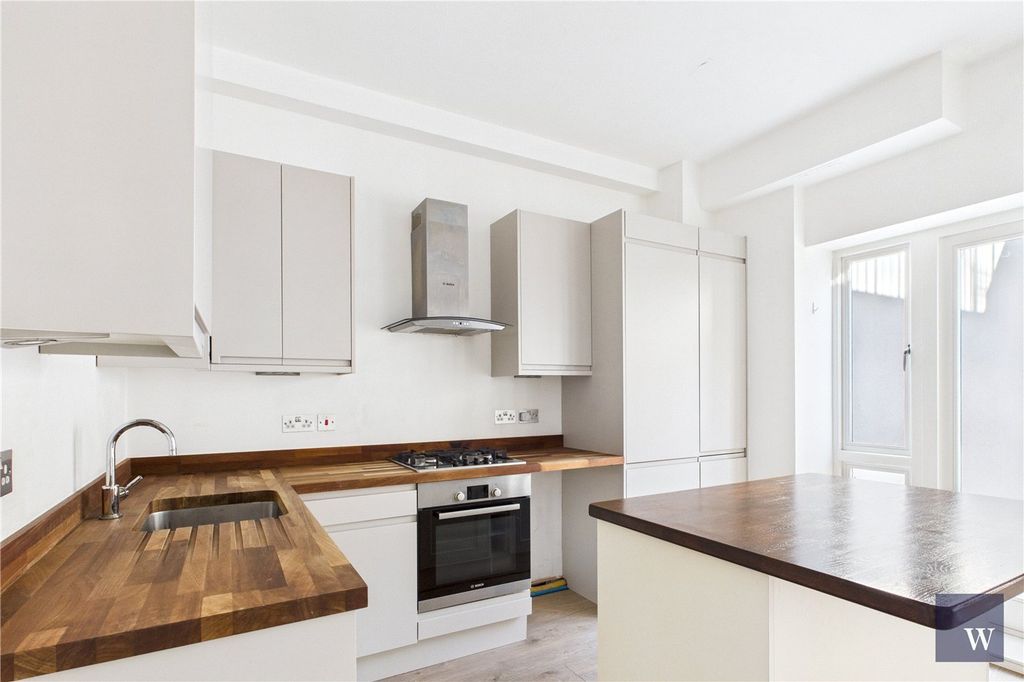 Property photo 3 of 14 Picture No. 10