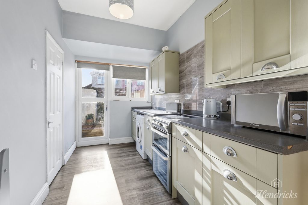 Property photo 3 of 20