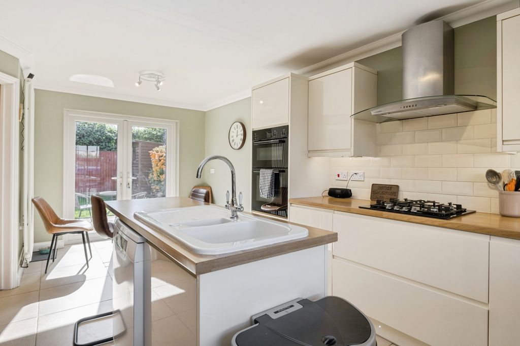 Property photo 3 of 16 Photo