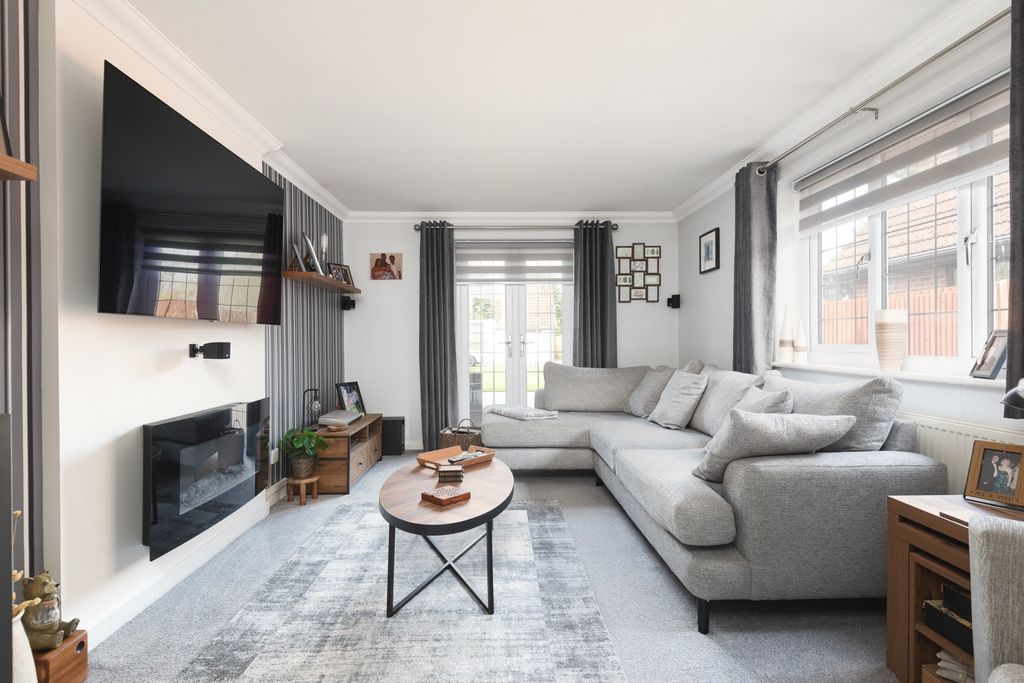 Property photo 3 of 25 4969757