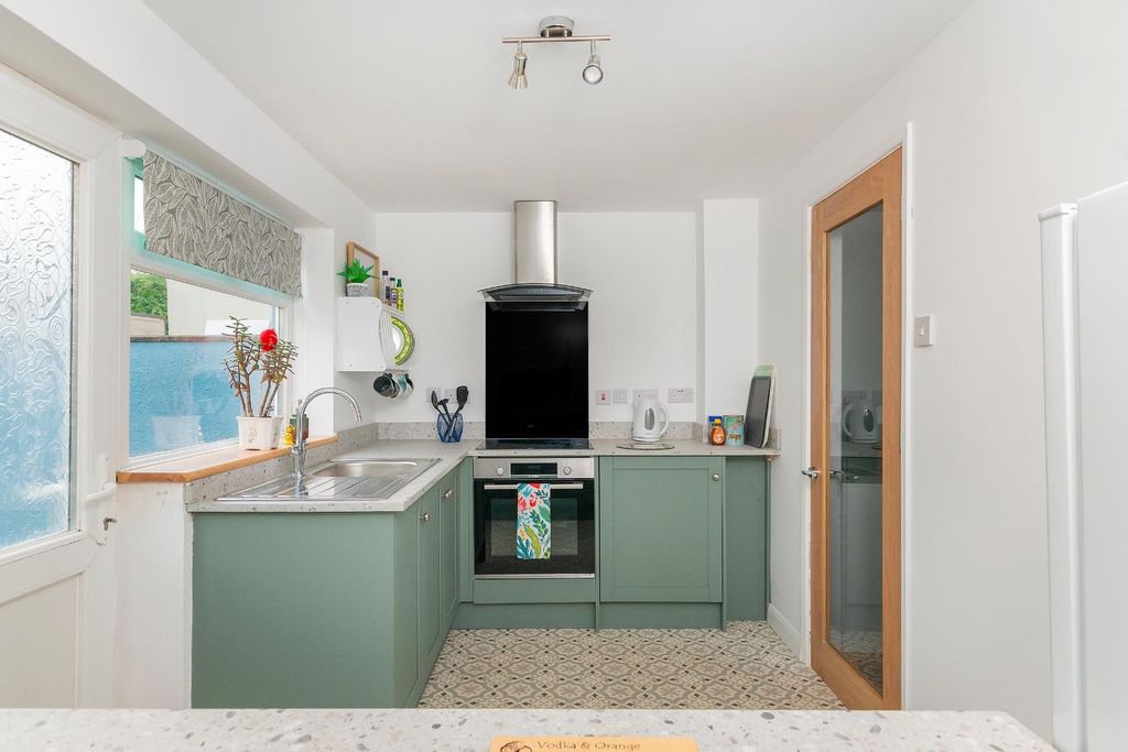 Property photo 3 of 27 8G4Asev - Kitchen B.Jpg