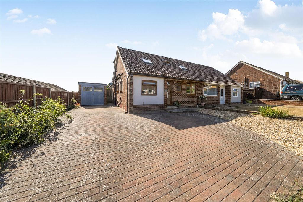 Property photo 1 of 25 For Sale By Aspire Residential | Cleveland Road