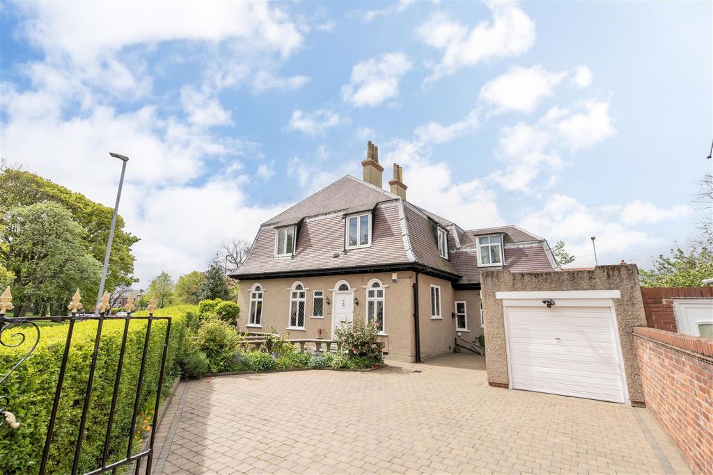 Property photo 1 of 19 External
