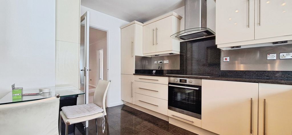 Property photo 3 of 17 Kitchen