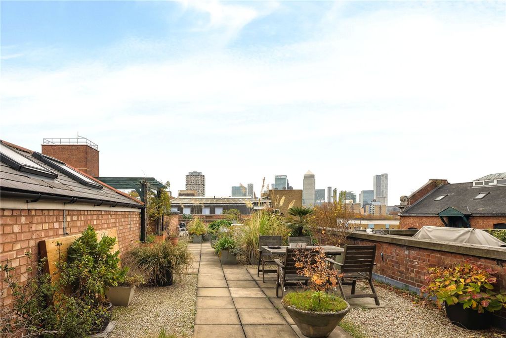 Property photo 3 of 18 Communal Rooftop