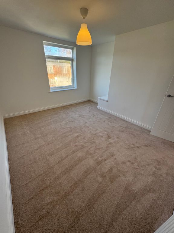 Property photo 2 of 13 Bed 1