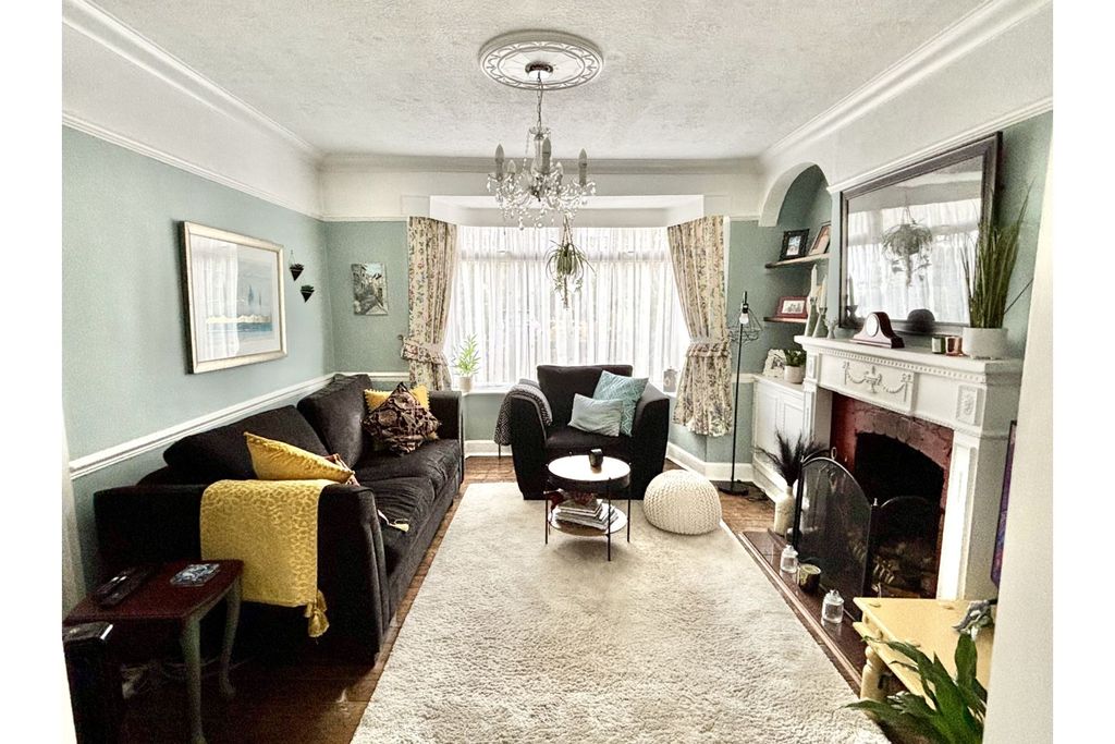 Property photo 1 of 28 Living Room