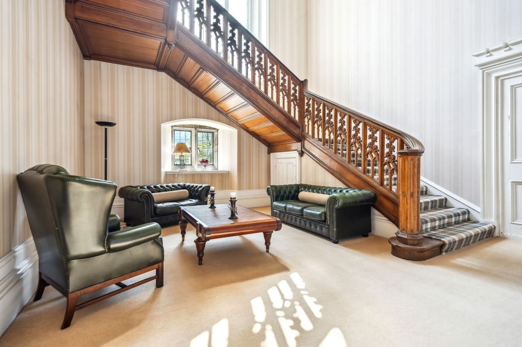 Property photo 3 of 33