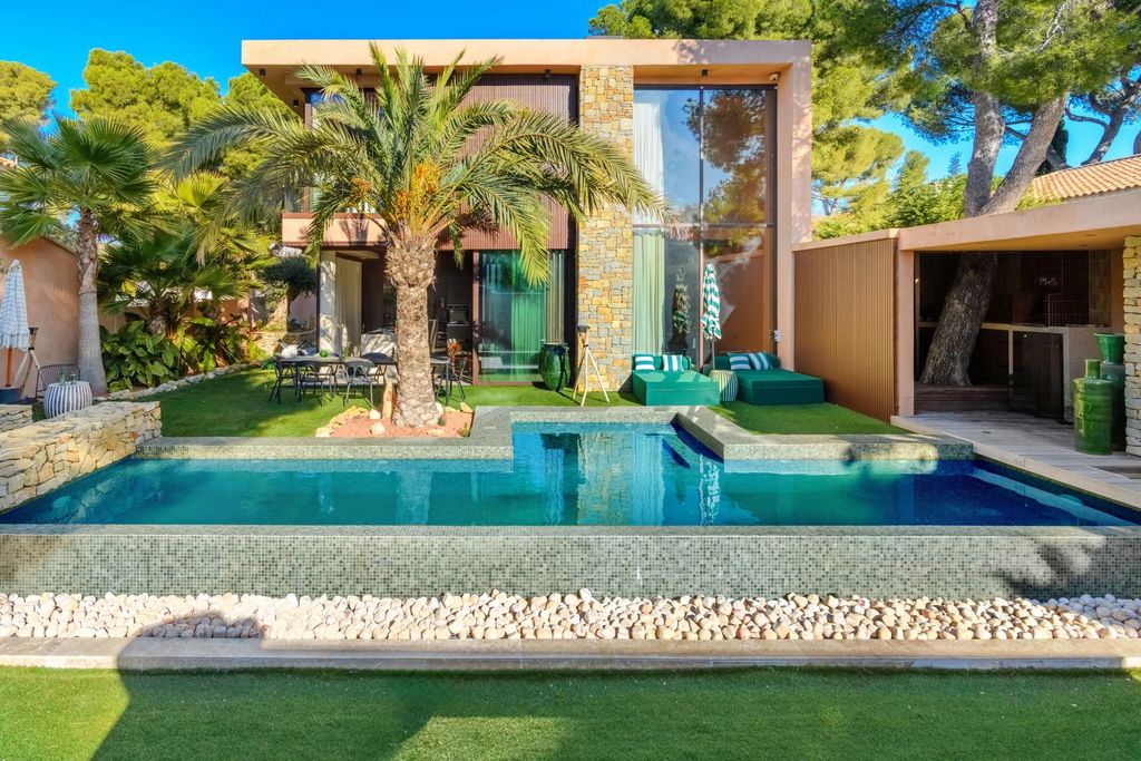 Property photo 2 of 26