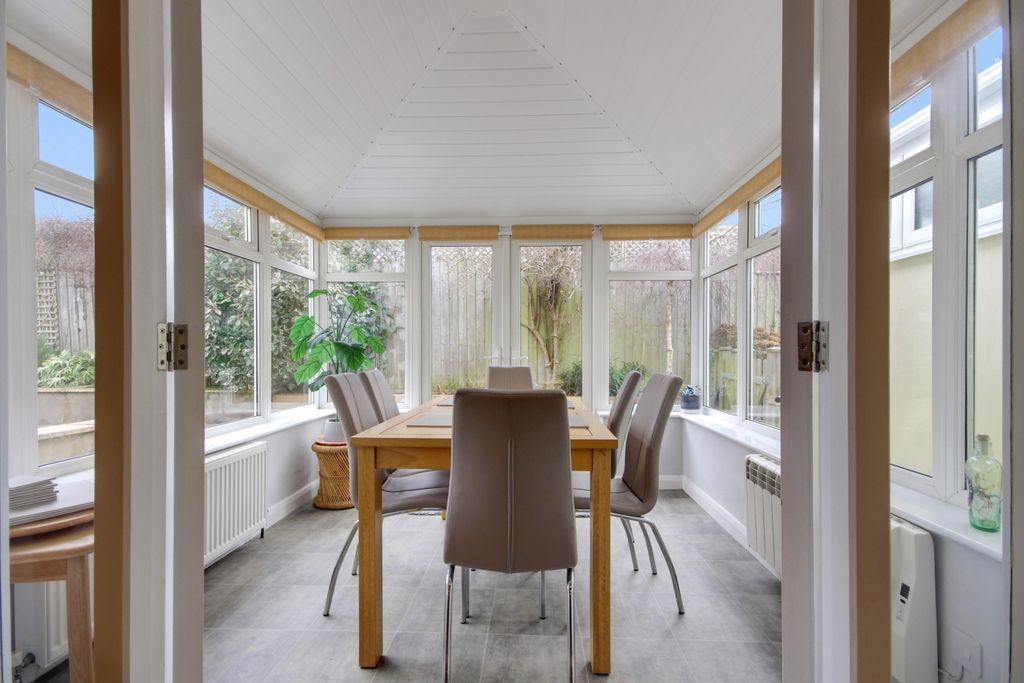 Property photo 3 of 21 Conservatory