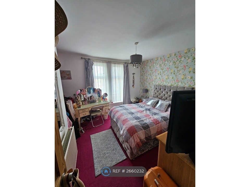 Property photo 3 of 19 Front Bedroom