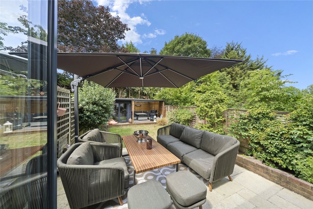 Property photo 2 of 18 Terrace/Garden