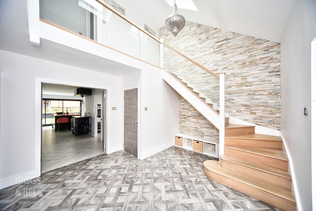 Property photo 3 of 42 3621592