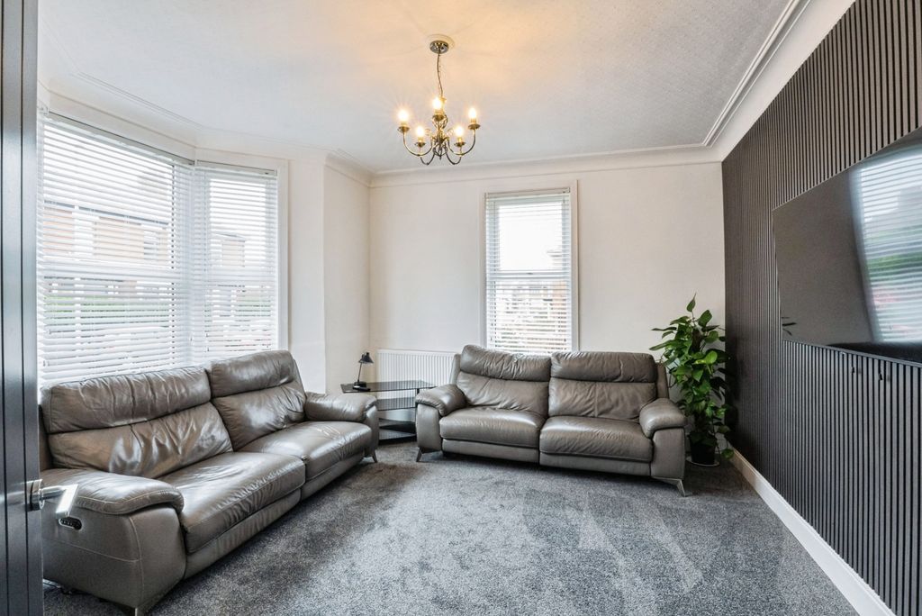 Property photo 2 of 19 Pbox-Img.Jpg