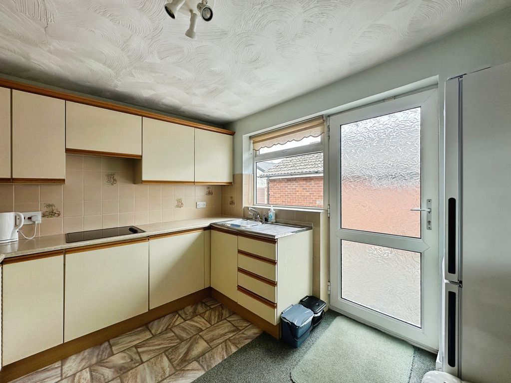 Property photo 3 of 14 Kitchen