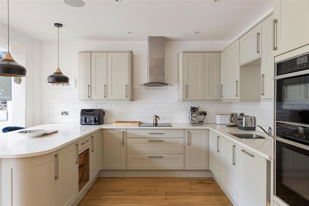 Property photo 3 of 38 Derby Road, E18