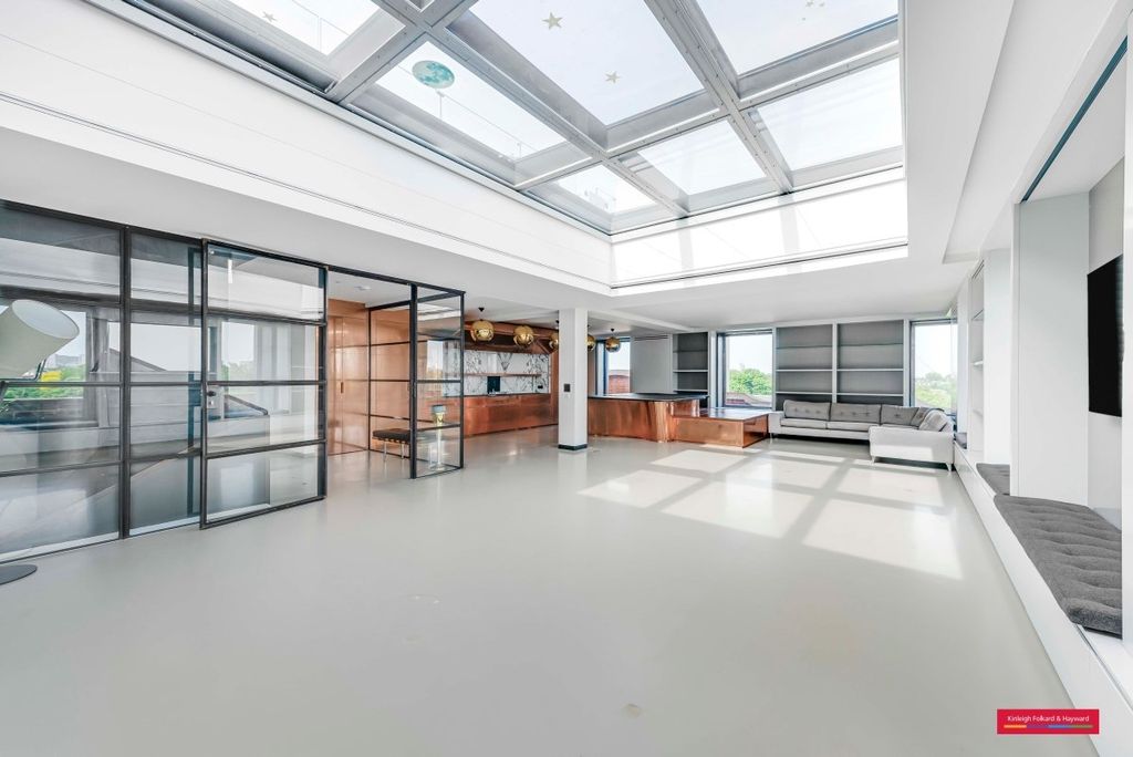 Property photo 1 of 14 Reception