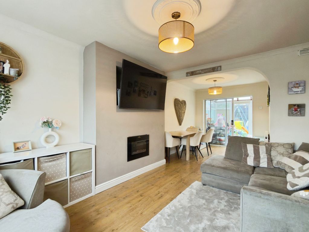 Property photo 2 of 28