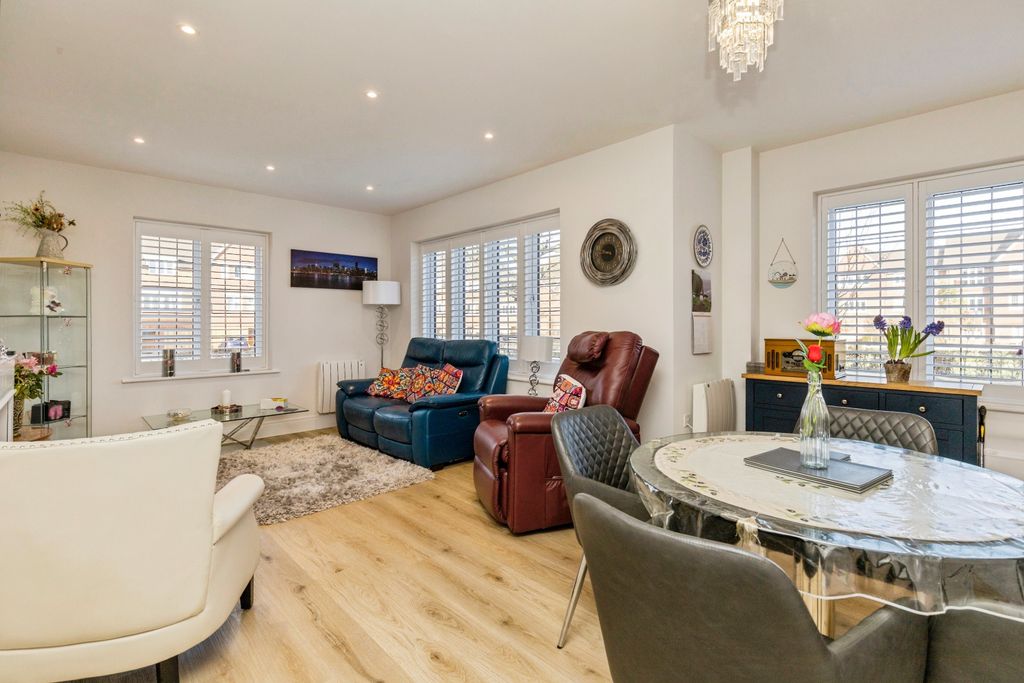 Property photo 2 of 20