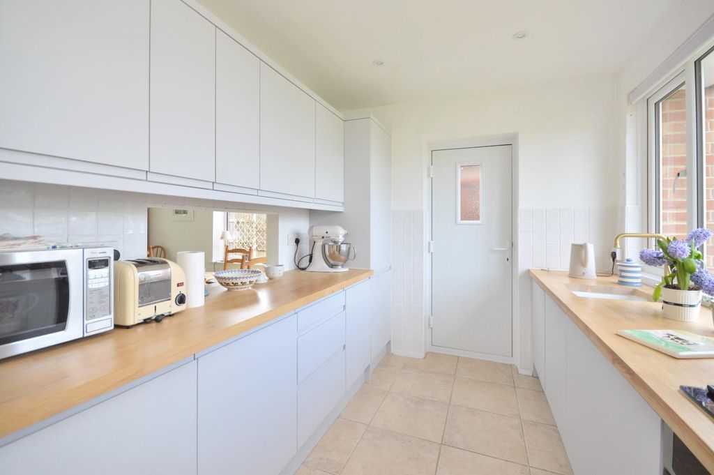 Property photo 3 of 21 Kitchen