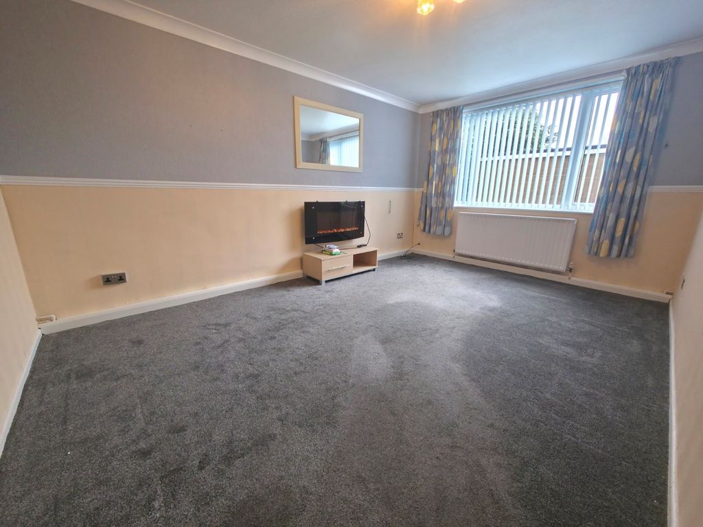 Property photo 2 of 6 Lounge