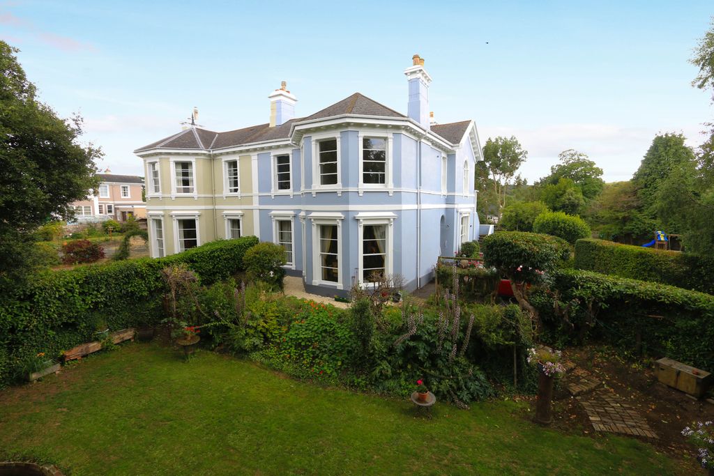 Property photo 1 of 18