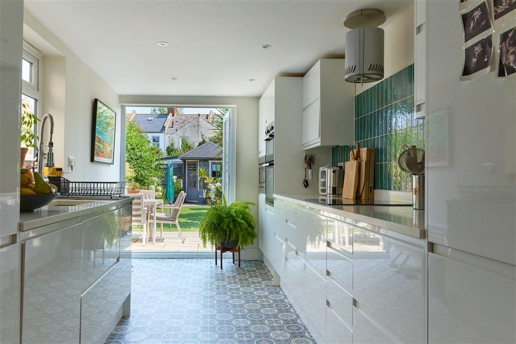 Property photo 3 of 17 Kitchen
